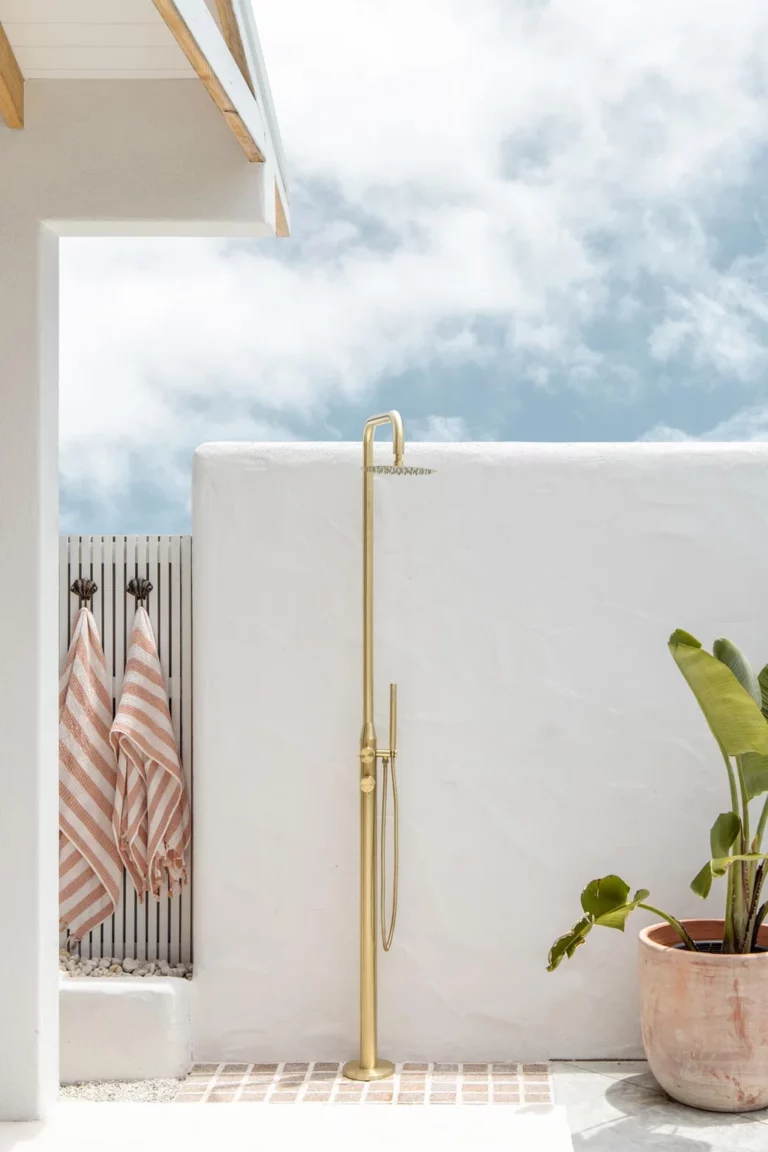 Pros and Cons of Outdoor Showers and Baths
