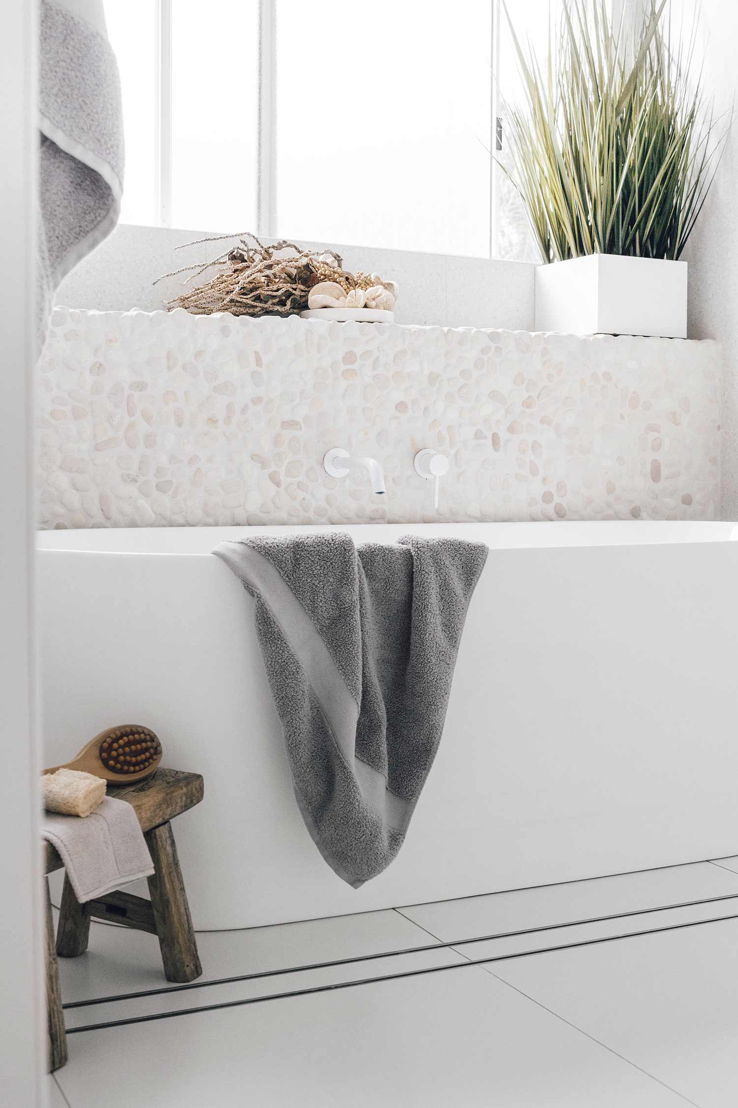 BEACH AND COASTAL BATHROOMS: YOUR GUIDE TO ACHIEVING THE LOOK