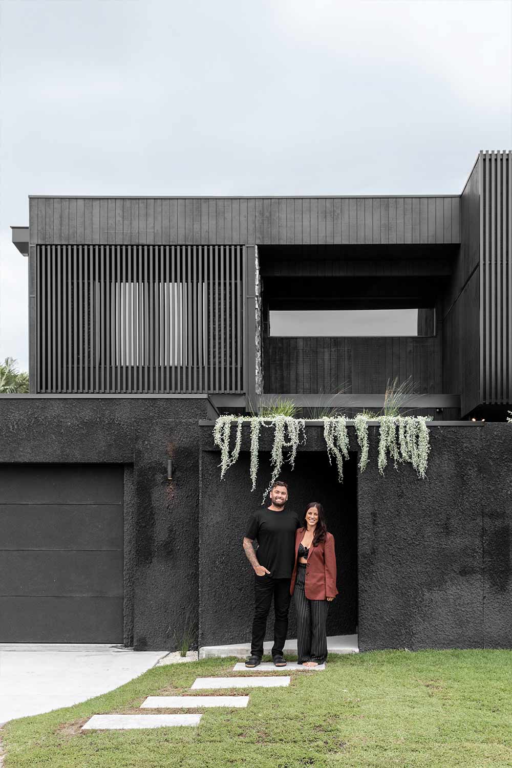 BEHIND THE DESIGN | ONYX: LUXURIOUS DARK INTERIORS IN MODERN HOME DESIGN