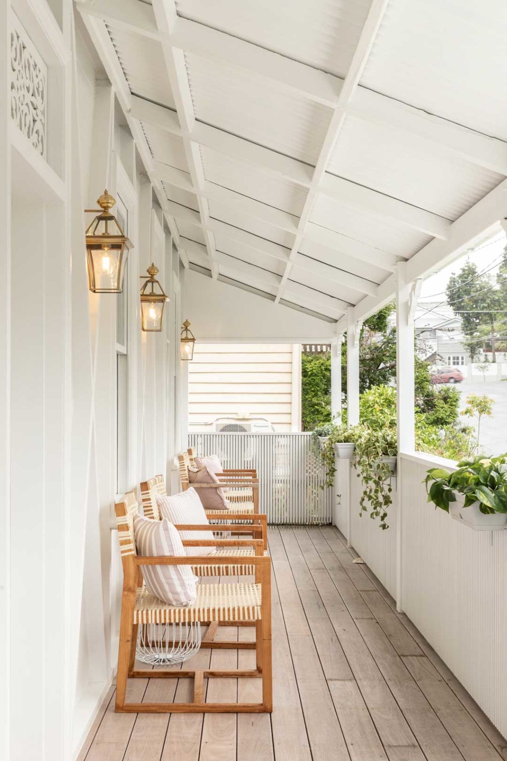 Heritage Queenslander-Style House Transformed With a Contemporary Edge ...